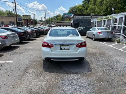 Pearl White 2017 Nissan Altima 2.5 SV