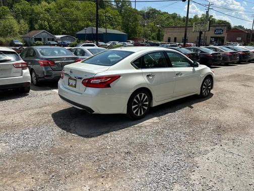 Pearl White 2017 Nissan Altima 2.5 SV