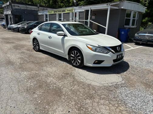 Pearl White 2017 Nissan Altima 2.5 SV