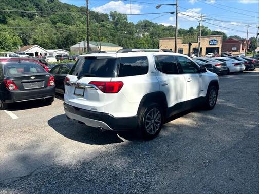 2017 GMC Acadia SLE-2