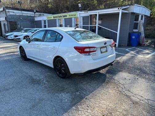 Crystal White Pearl 2020 Subaru Impreza 2.0i