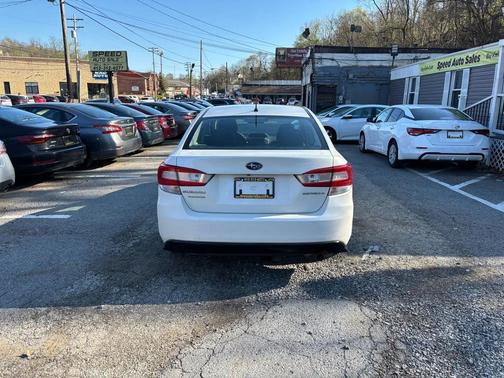 Crystal White Pearl 2020 Subaru Impreza 2.0i