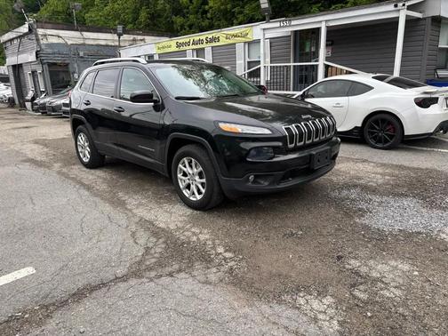 Brilliant Black Crystal Pearlcoat 2016 Jeep Cherokee Latitude