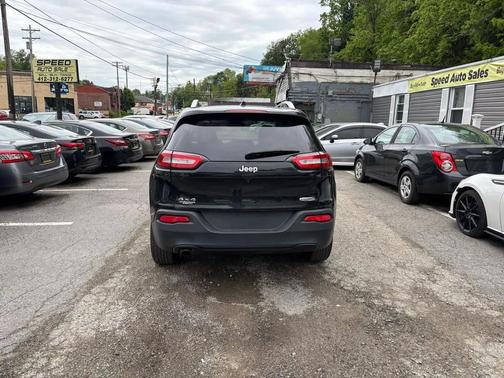 Brilliant Black Crystal Pearlcoat 2016 Jeep Cherokee Latitude