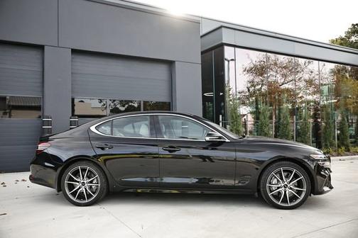 2025 Genesis G70 2.5T