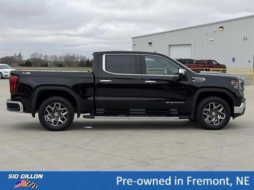 Onyx Black 2024 GMC Sierra 1500 SLT