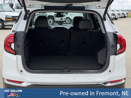 Summit White 2022 GMC Terrain SLT