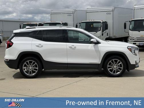 Summit White 2022 GMC Terrain SLT