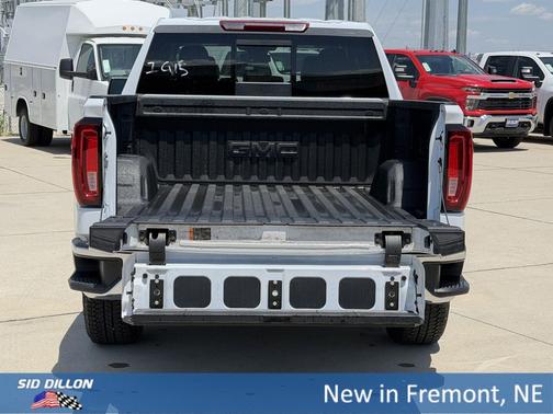 Glacier White Tricoat 2026 GMC Sierra 1500 SLT