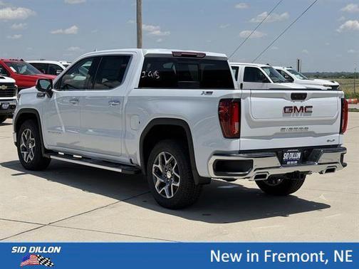 Glacier White Tricoat 2026 GMC Sierra 1500 SLT