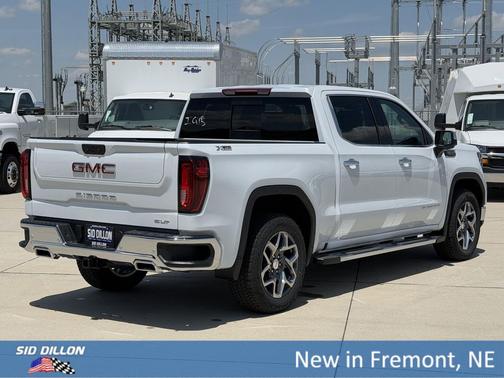 Glacier White Tricoat 2026 GMC Sierra 1500 SLT