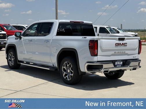 Glacier White Tricoat 2026 GMC Sierra 1500 SLT