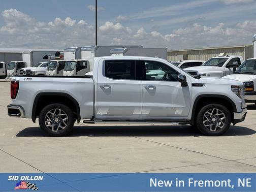 Glacier White Tricoat 2026 GMC Sierra 1500 SLT