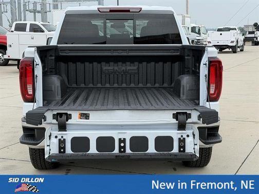 Glacier White Tricoat 2026 GMC Sierra 1500 SLT