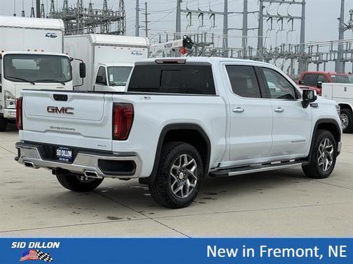 Glacier White Tricoat 2026 GMC Sierra 1500 SLT