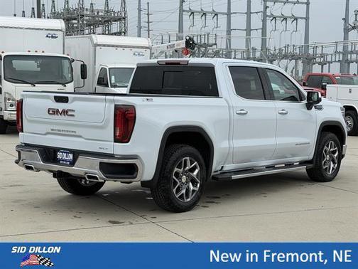 Glacier White Tricoat 2026 GMC Sierra 1500 SLT