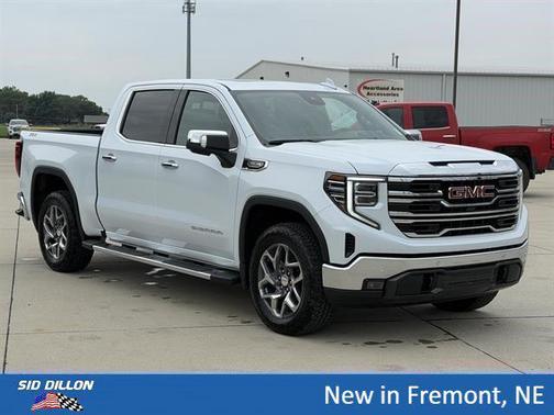 Glacier White Tricoat 2026 GMC Sierra 1500 SLT