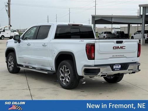 Glacier White Tricoat 2026 GMC Sierra 1500 SLT