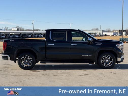 Onyx Black 2022 GMC Sierra 1500 SLT
