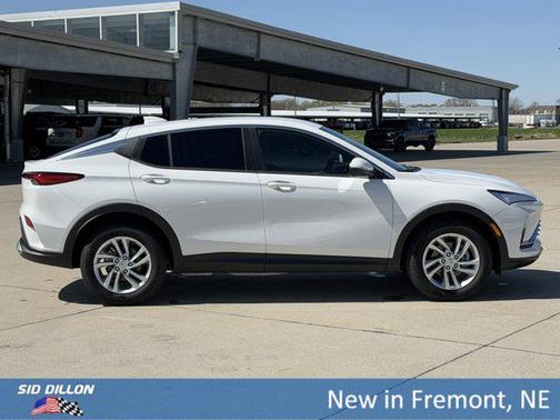 Summit White 2026 Buick Envista Preferred FWD