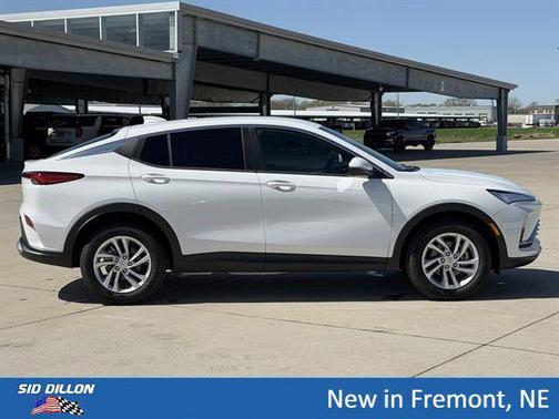 Summit White 2026 Buick Envista Preferred FWD