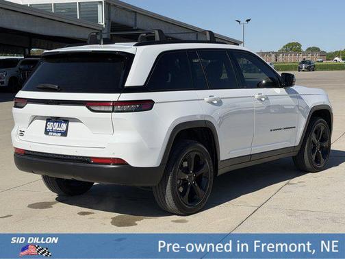 Bright White Clearcoat 2023 Jeep Grand Cherokee Altitude