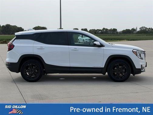 Summit White 2023 GMC Terrain SLE