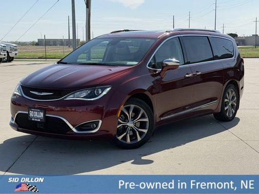 Velvet Red Pearlcoat 2019 Chrysler Pacifica Limited