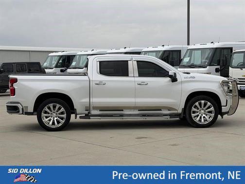 Iridescent Pearl Tricoat 2021 Chevrolet Silverado 1500 High Country