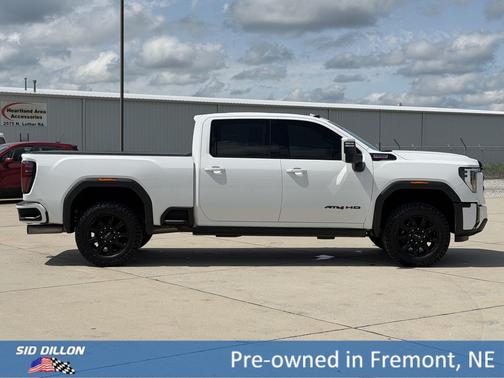 Summit White 2024 GMC Sierra 2500 AT4