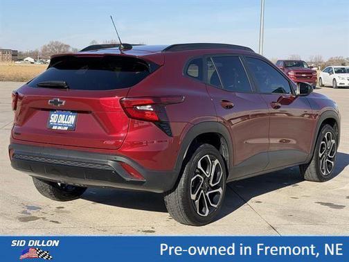 Crimson Metallic 2025 Chevrolet Trax FWD 2RS