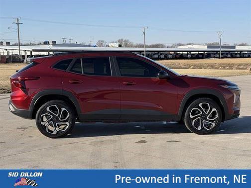 Crimson Metallic 2025 Chevrolet Trax FWD 2RS