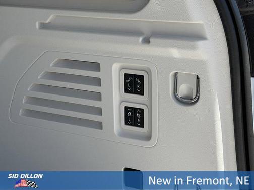 iridescent white tricoat 2026 Buick Enclave Avenir FWD