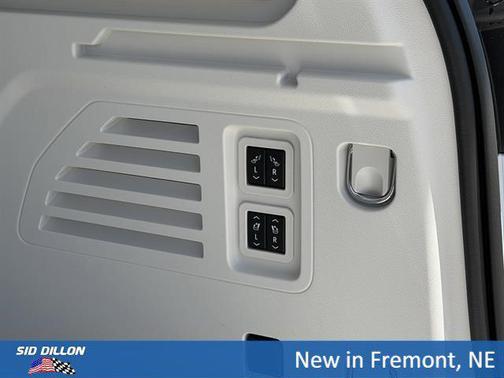 iridescent white tricoat 2026 Buick Enclave Avenir FWD
