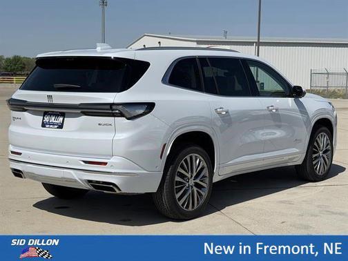 iridescent white tricoat 2026 Buick Enclave Avenir FWD