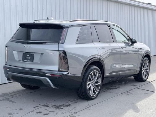 Argent Silver Metallic 2026 Cadillac VISTIQ Sport