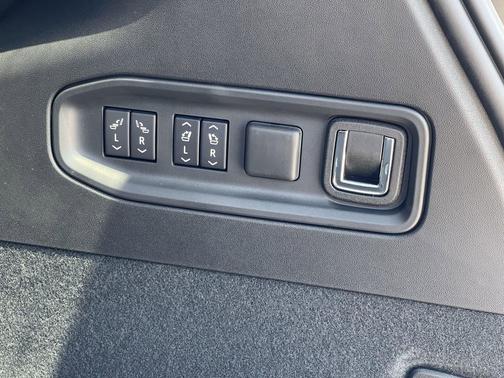 Argent Silver Metallic 2026 Cadillac VISTIQ Sport