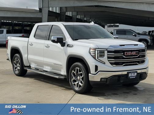 White Frost Tricoat 2024 GMC Sierra 1500 SLT