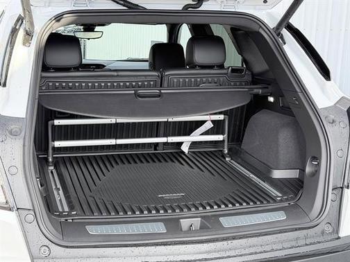 Crystal White Tricoat 2026 Cadillac XT5 Sport