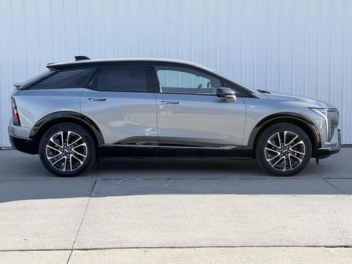 Argent Silver Metallic 2025 Cadillac OPTIQ Sport 1 AWD