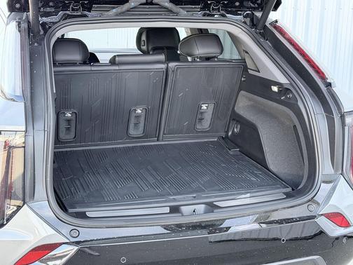 Argent Silver Metallic 2025 Cadillac OPTIQ Sport 1 AWD