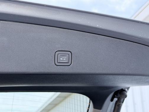 Argent Silver Metallic 2025 Cadillac OPTIQ Sport 1 AWD