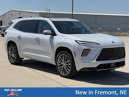 iridescent white tricoat 2026 Buick Enclave Avenir FWD