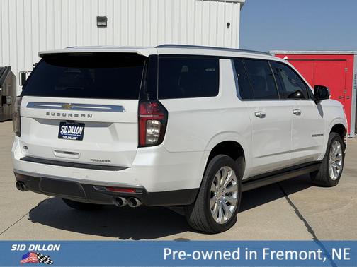 Iridescent Pearl Tricoat 2023 Chevrolet Suburban Premier