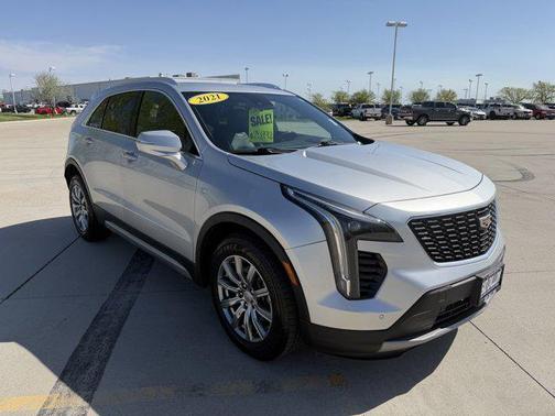 Radiant Silver Metallic 2021 Cadillac XT4 Premium Luxury