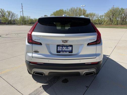 Radiant Silver Metallic 2021 Cadillac XT4 Premium Luxury