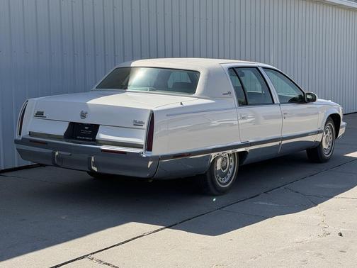 White 1996 Cadillac Fleetwood Standard