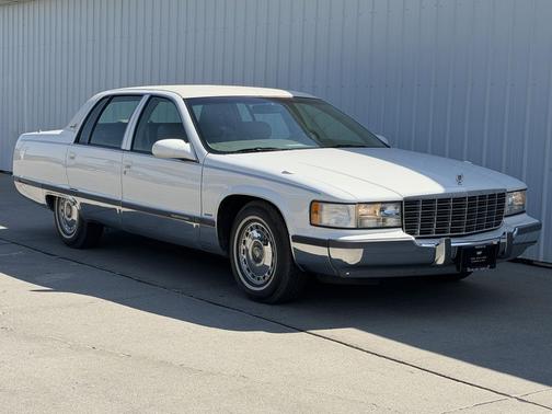 White 1996 Cadillac Fleetwood Standard