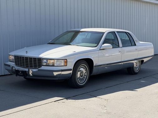 White 1996 Cadillac Fleetwood Standard