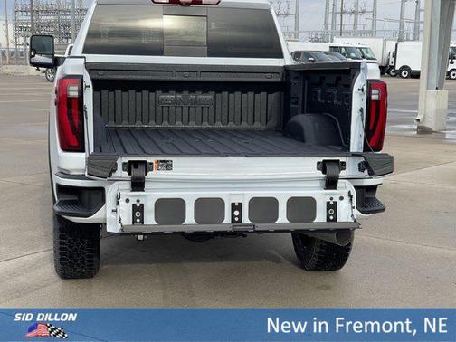 Glacier White Tricoat 2026 GMC Sierra 2500 Denali Ultimate